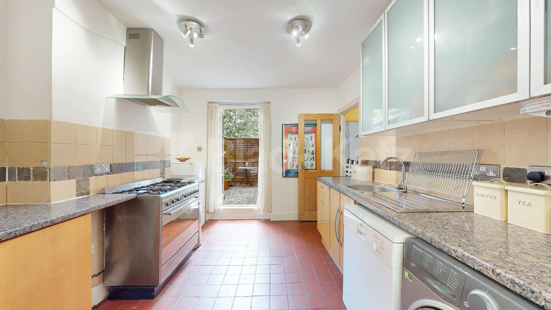 Stunning Apartment With Private Patio Tabor Road, Hammersmith